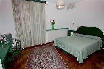Ambrosiano فندق